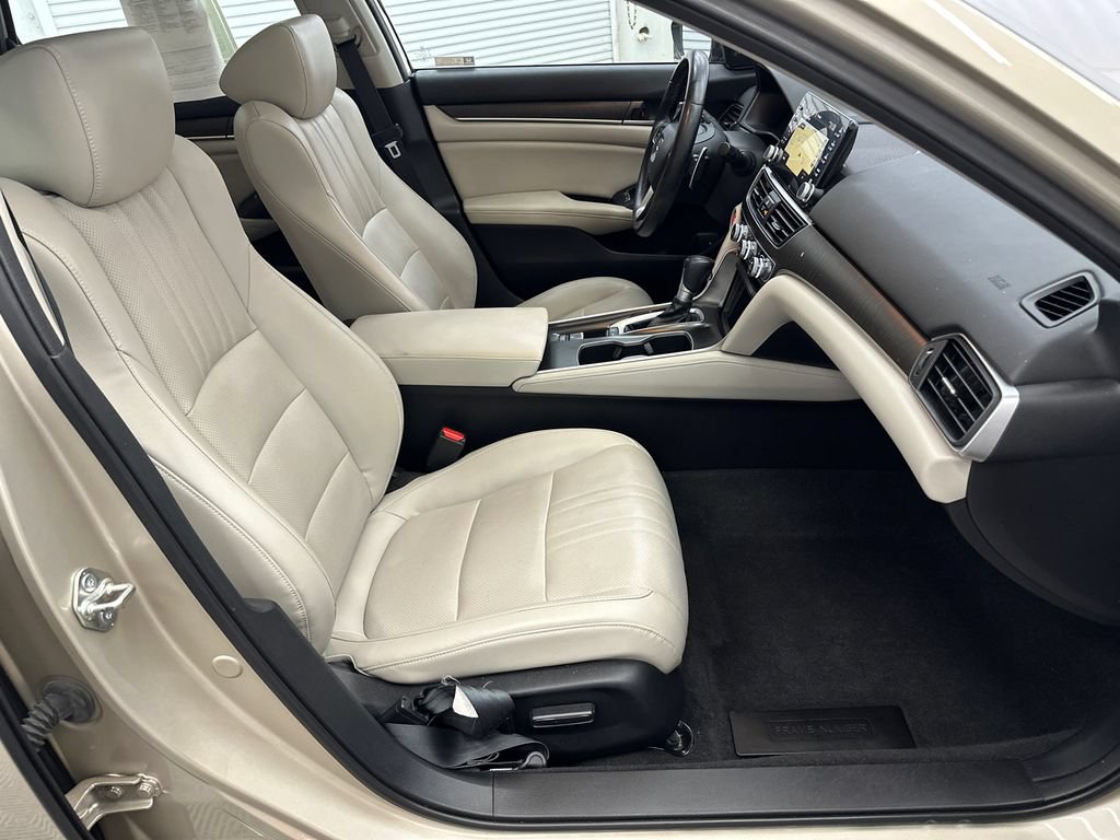 Used 2018 Honda Accord Touring image 15