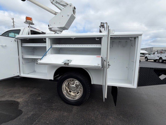 Used 2006 Ford F550 4x4 Regular Cab Super Duty image 11