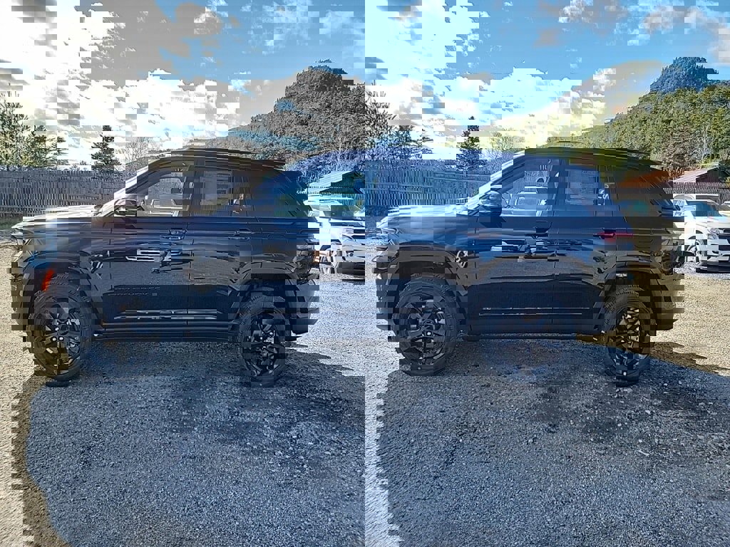 New 2025 Jeep Grand Cherokee Altitude image 8