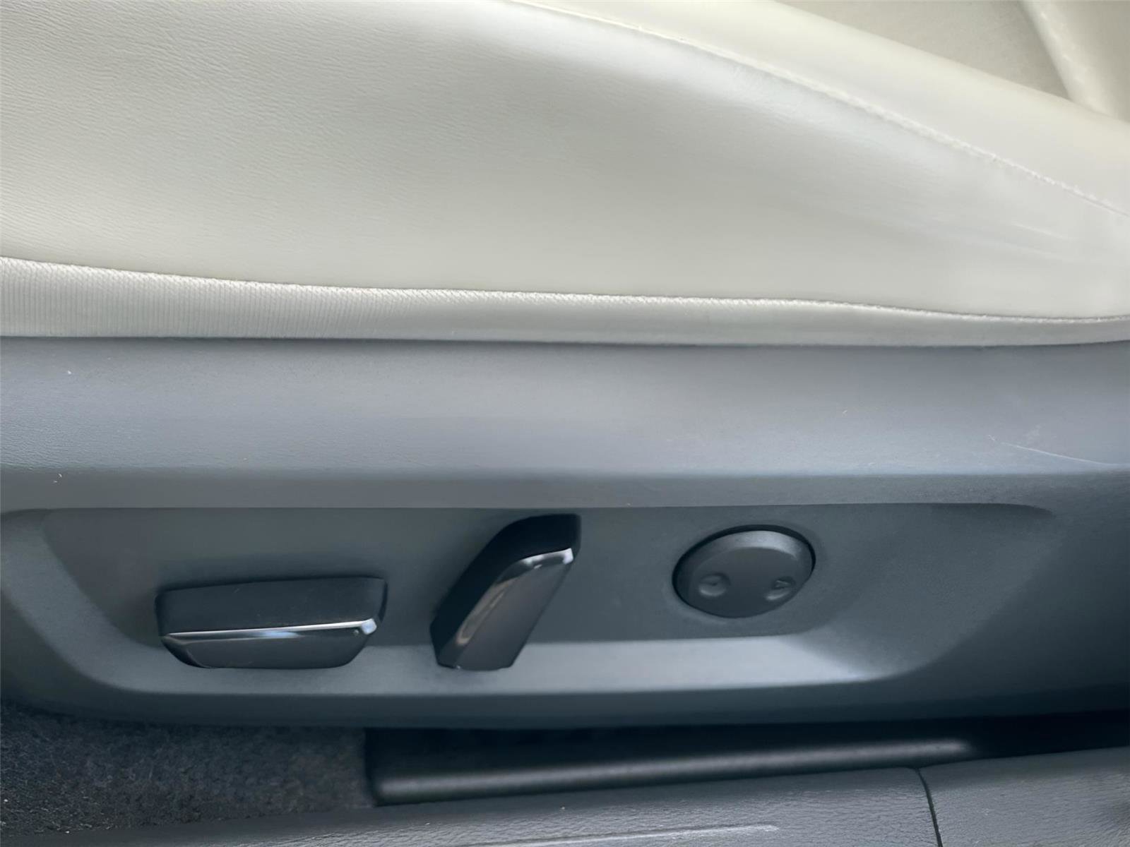 Used 2023 Nissan Rogue SV w/ SV Premium Package image 26