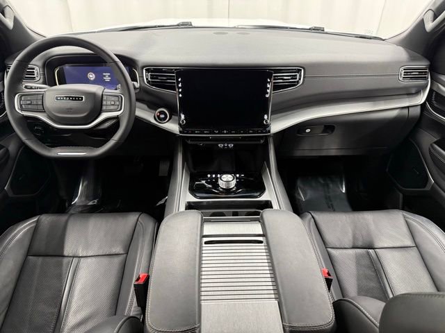 Used 2025 Jeep Wagoneer L Series II w/ 8-pass Seating Package AWD/4WD image 4