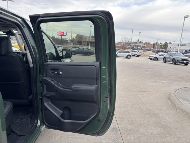 Used 2022 Nissan Frontier SV w/ SV Premium Package image 25