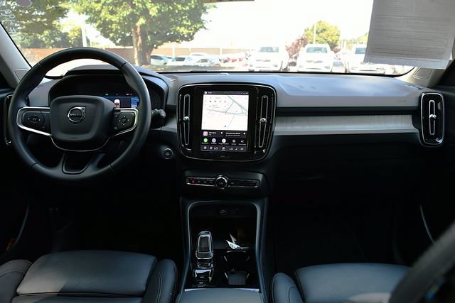 Certified 2026 Volvo XC40 B5 Plus AWD/4WD image 18