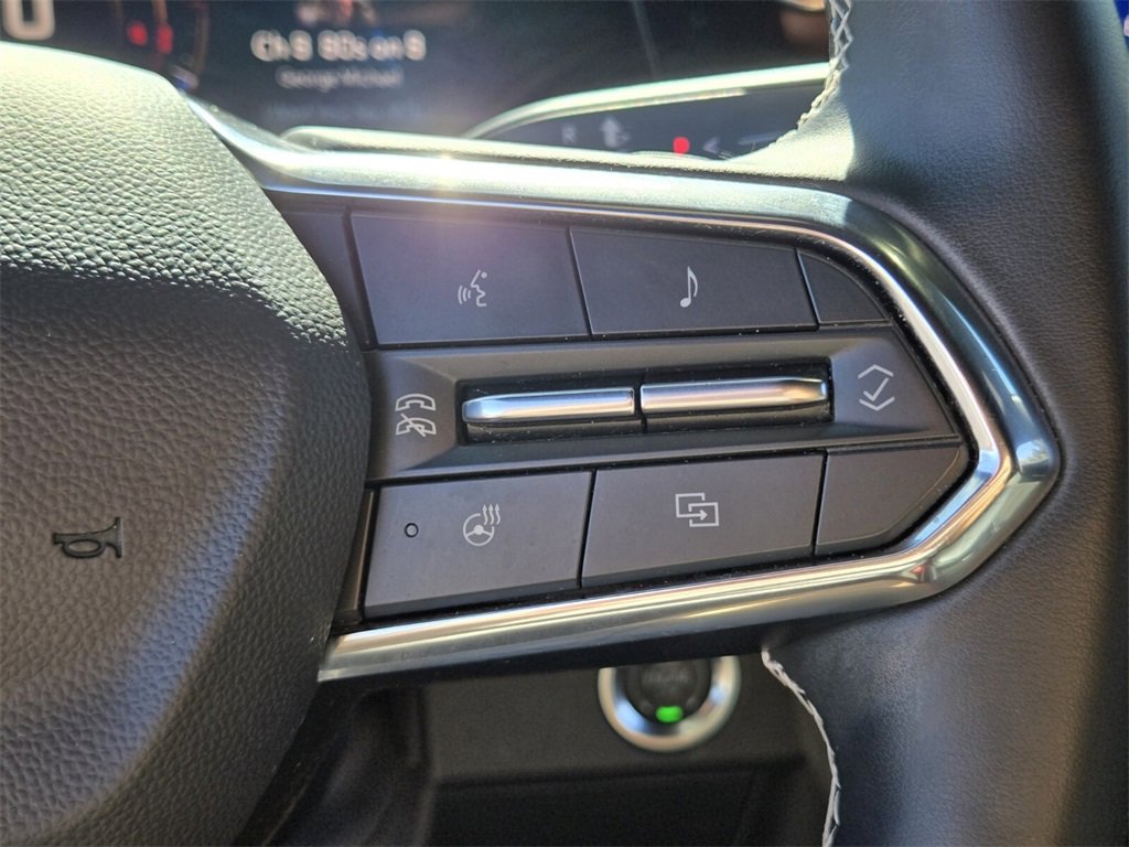 Used 2025 Chevrolet Traverse LT image 28