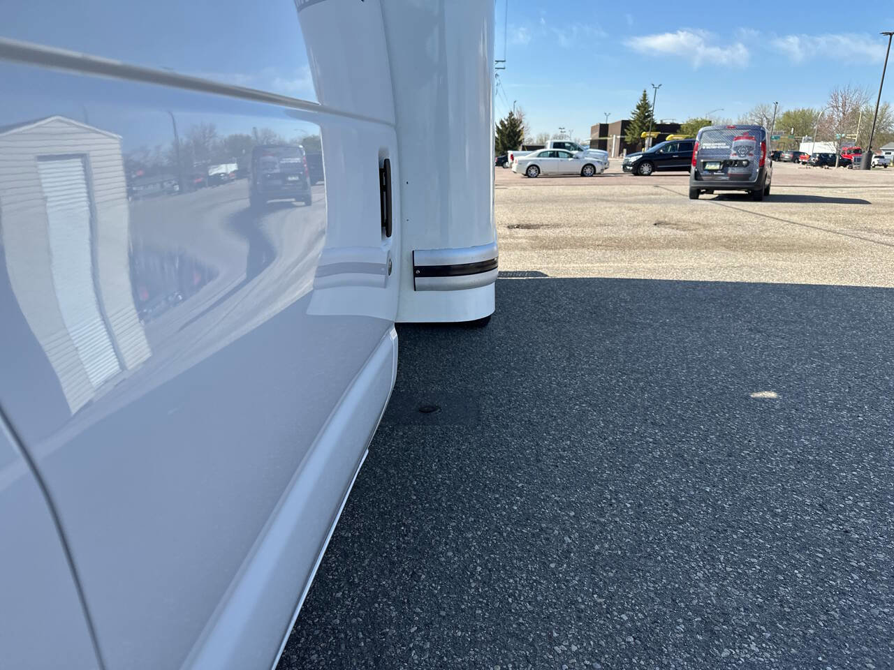 Used 2017 Ford E-350 and Econoline 350 Super Duty w/ Exterior Upgrade Package image 18