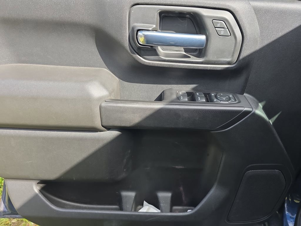 Used 2022 Chevrolet Silverado 2500 Custom w/ Custom Value Package image 14