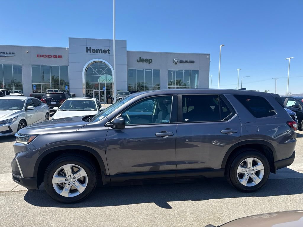 Used 2024 Honda Pilot LX image 5