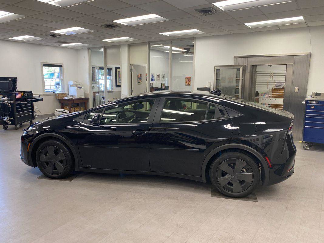 Used 2024 Toyota Prius LE image 2