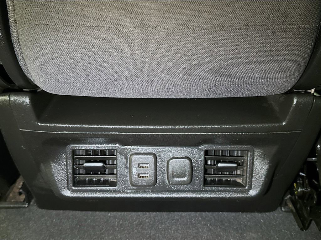 Used 2022 Chevrolet Silverado 1500 LT AWD/4WD image 22