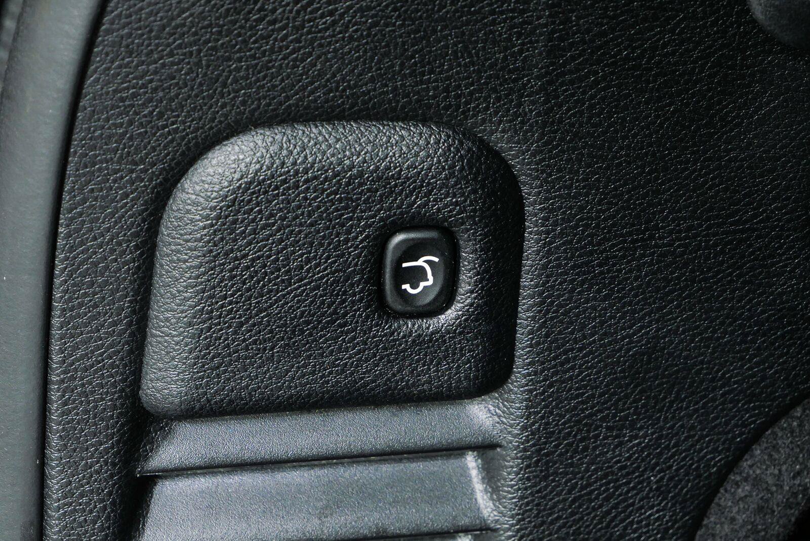 Used 2020 Jeep Grand Cherokee Overland RWD image 35