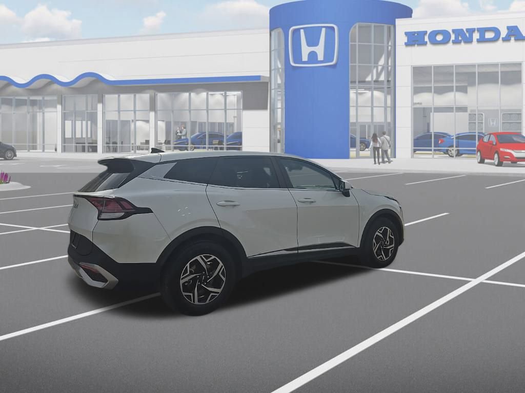 Used 2024 Kia Sportage LX image 9