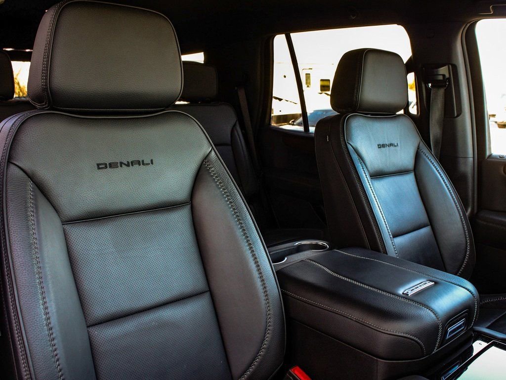 Used 2025 GMC Yukon Denali image 43
