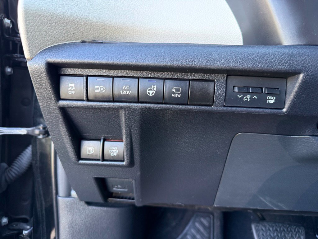 Used 2022 Toyota Sienna Platinum AWD/4WD image 23