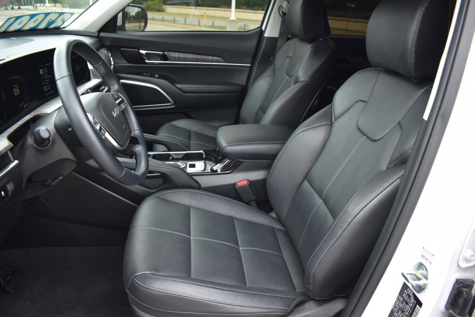 Used 2025 Kia Telluride EX w/ EX Captain's Chair Package FWD image 25