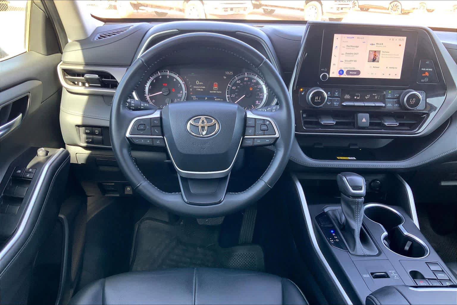 Used 2023 Toyota Highlander XLE image 6
