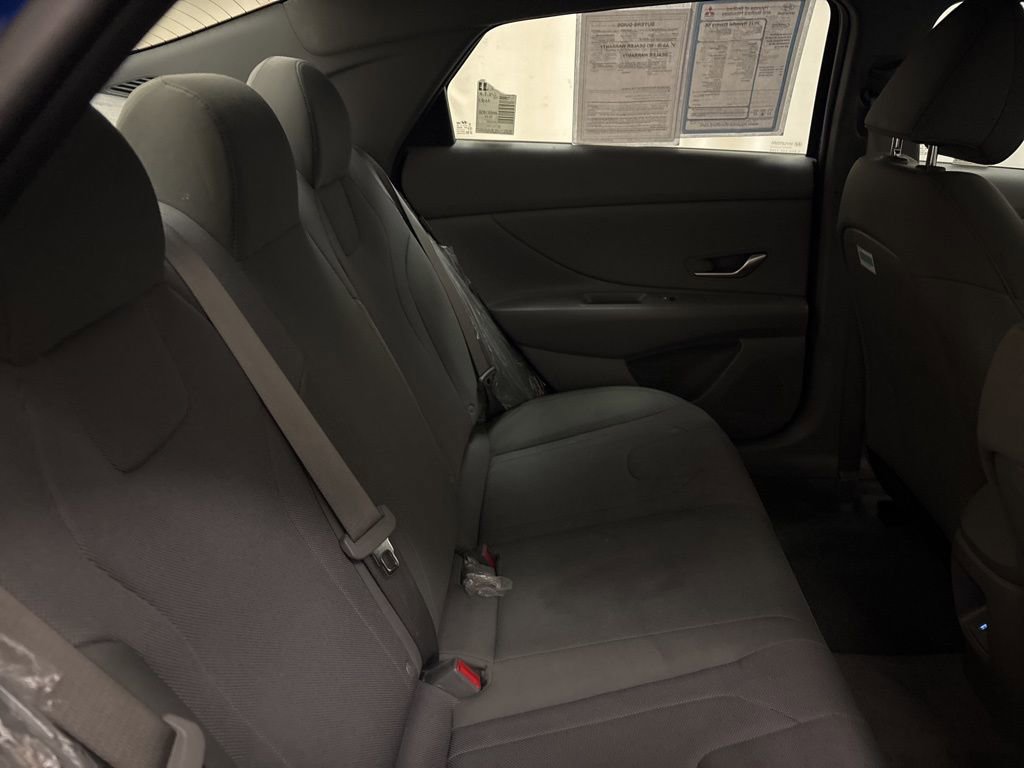 Certified 2025 Hyundai Elantra SE image 21