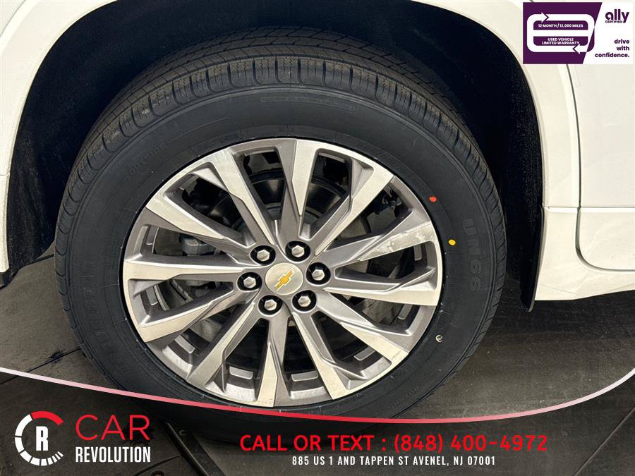 Used 2023 Chevrolet Traverse Premier FWD image 56