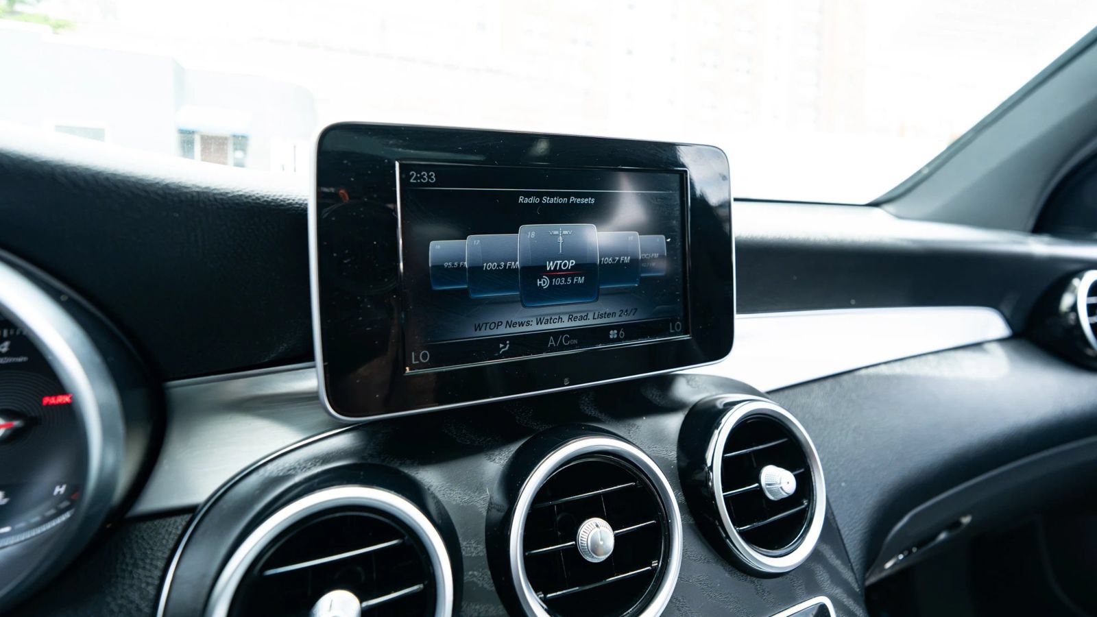 Used 2019 Mercedes-Benz GLC 300 4MATIC w/ Premium Package image 41