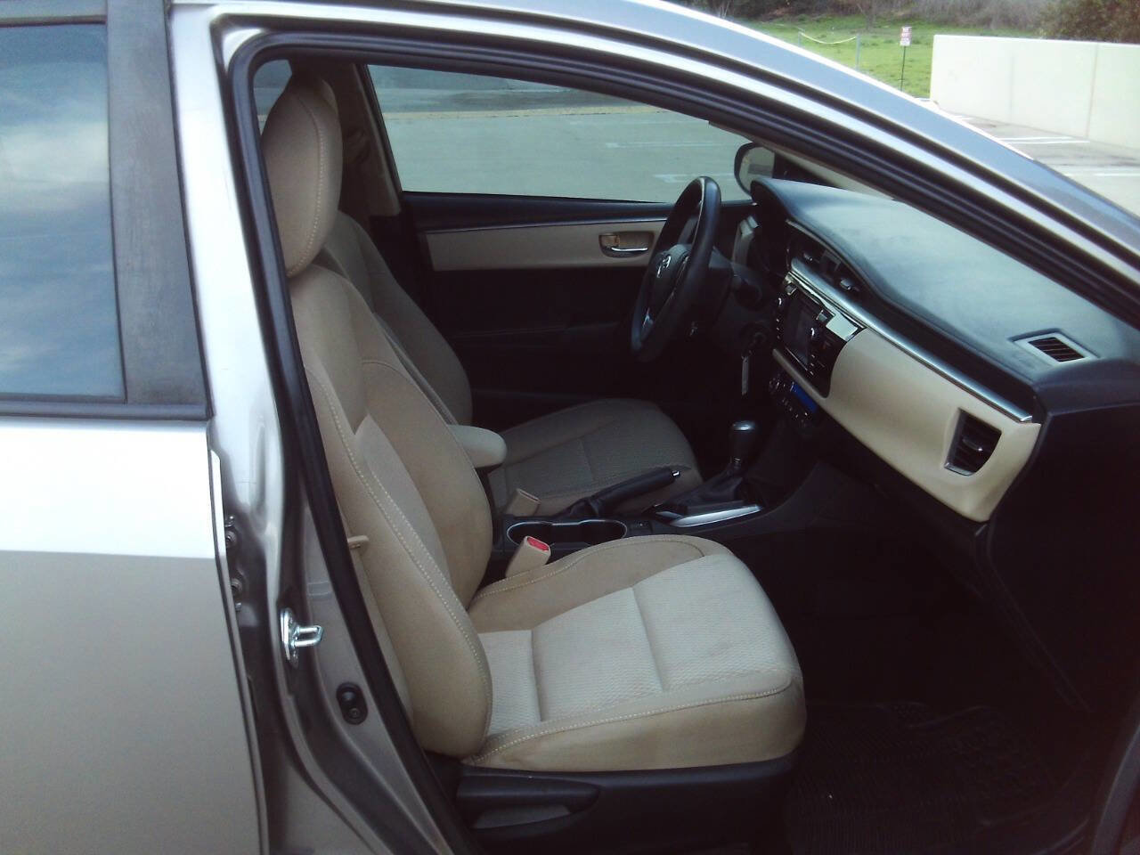 Used 2015 Toyota Corolla LE image 18