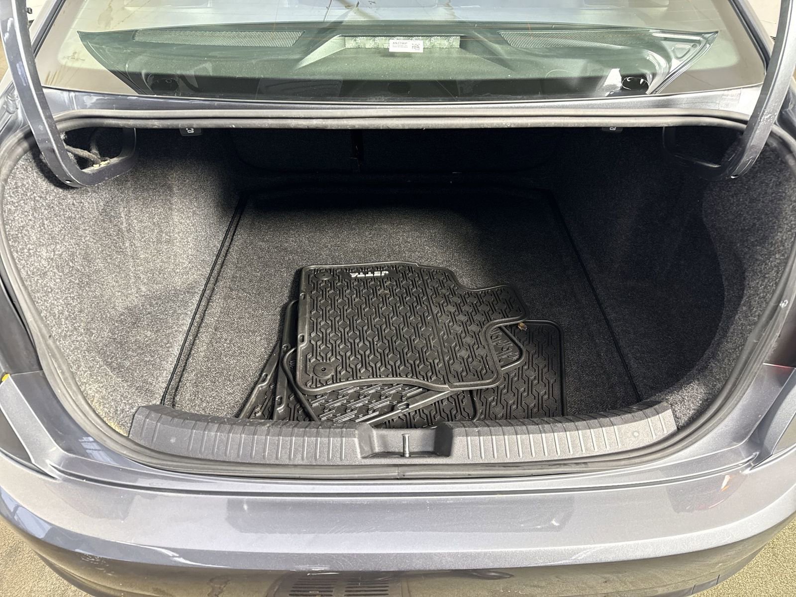 Used 2019 Volkswagen Jetta R-Line w/ R-Line Cold Weather Package image 31