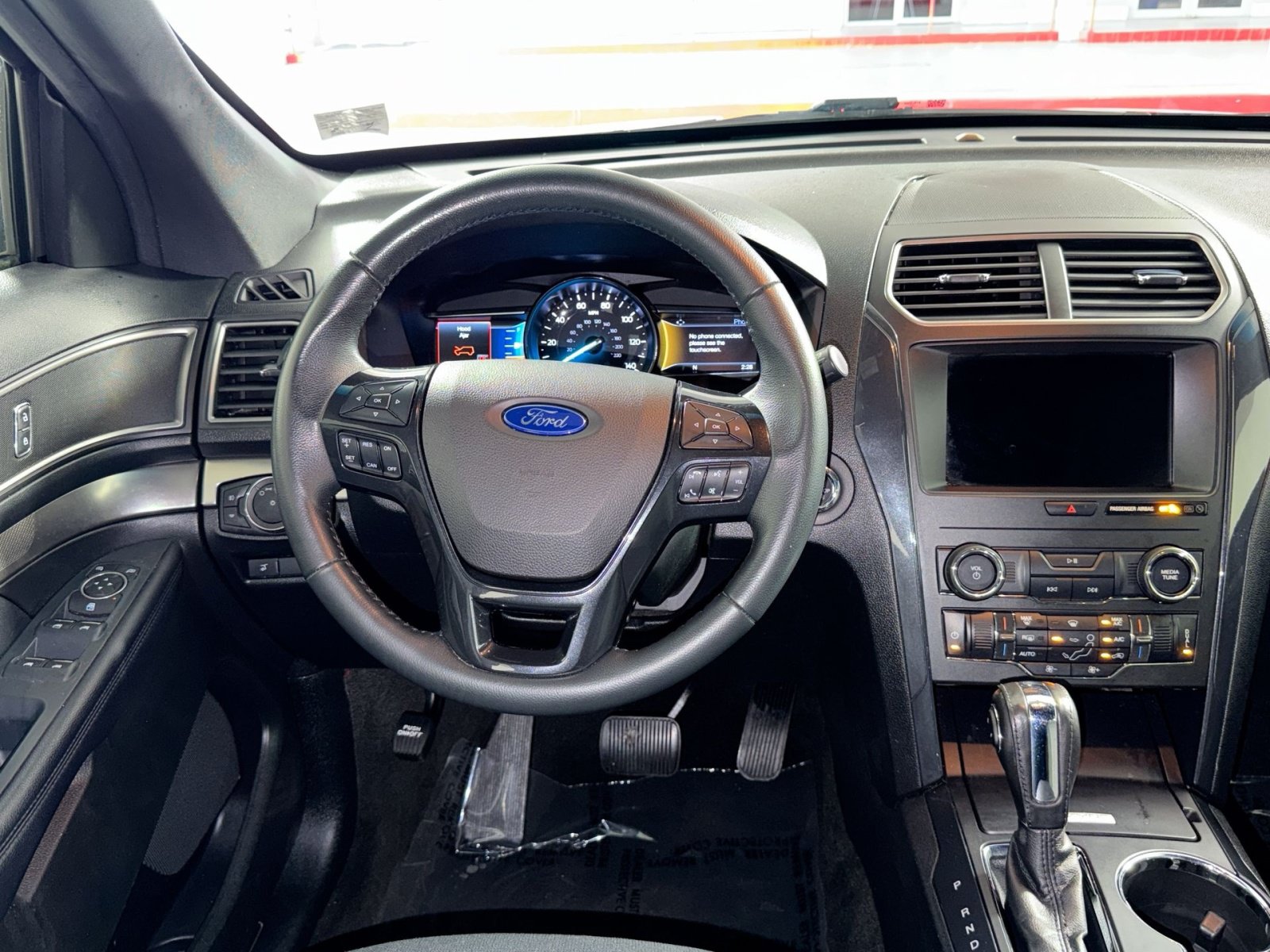 Used 2018 Ford Explorer XLT w/ Equipment Group 201A AWD/4WD image 16