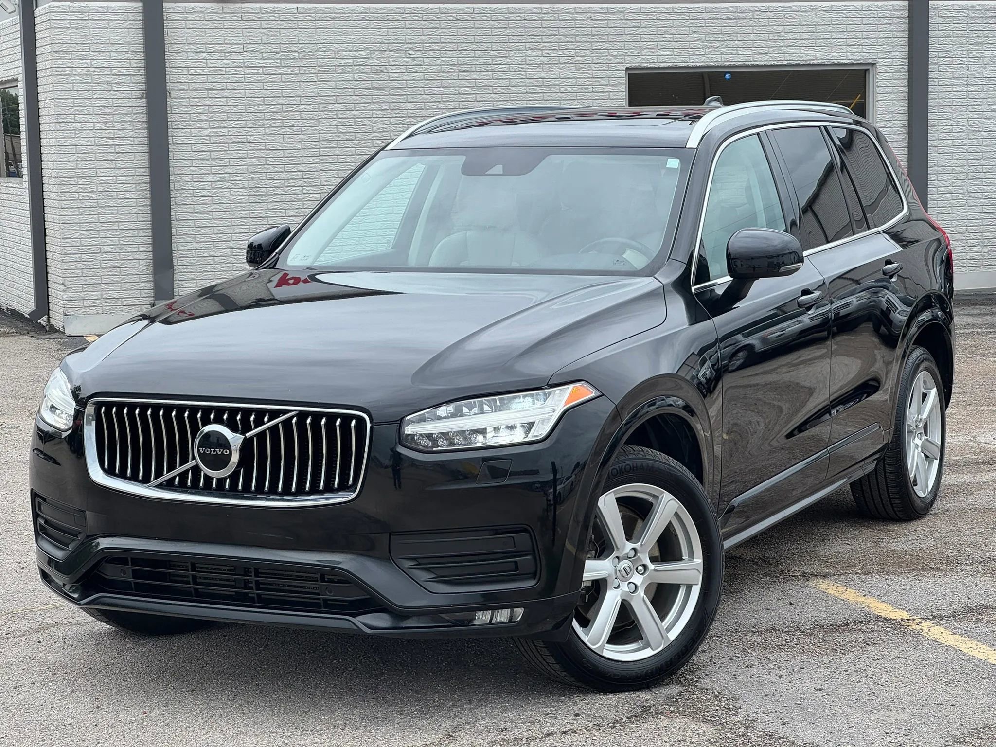 Used 2021 Volvo XC90 T5 Momentum w/ Climate Package FWD image 2