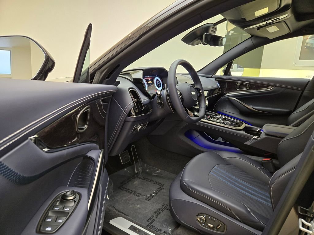 Used 2025 Aston Martin DBX 707 image 16