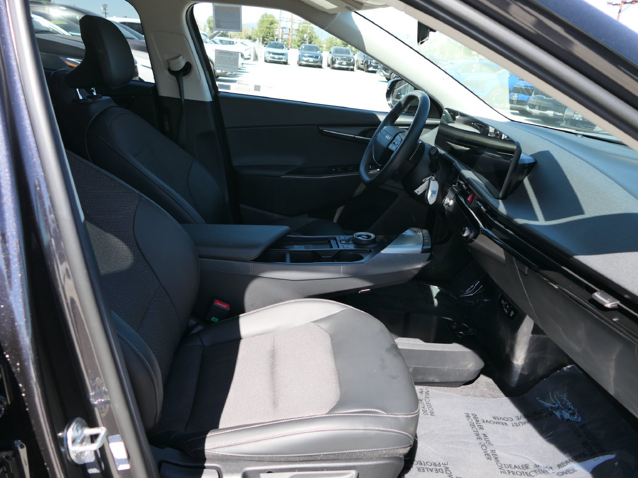 Certified 2025 Kia EV6 Light w/ Light LR Technology Package AWD/4WD image 27