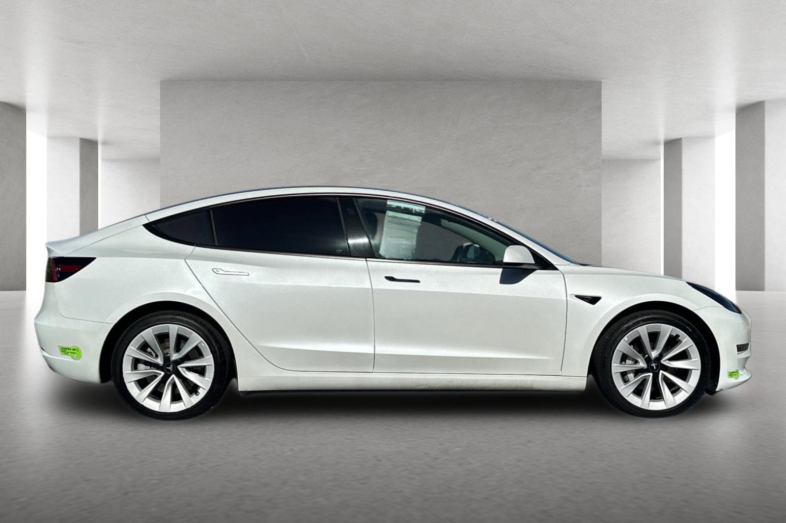 Used 2023 Tesla Model 3 Standard Range RWD image 3