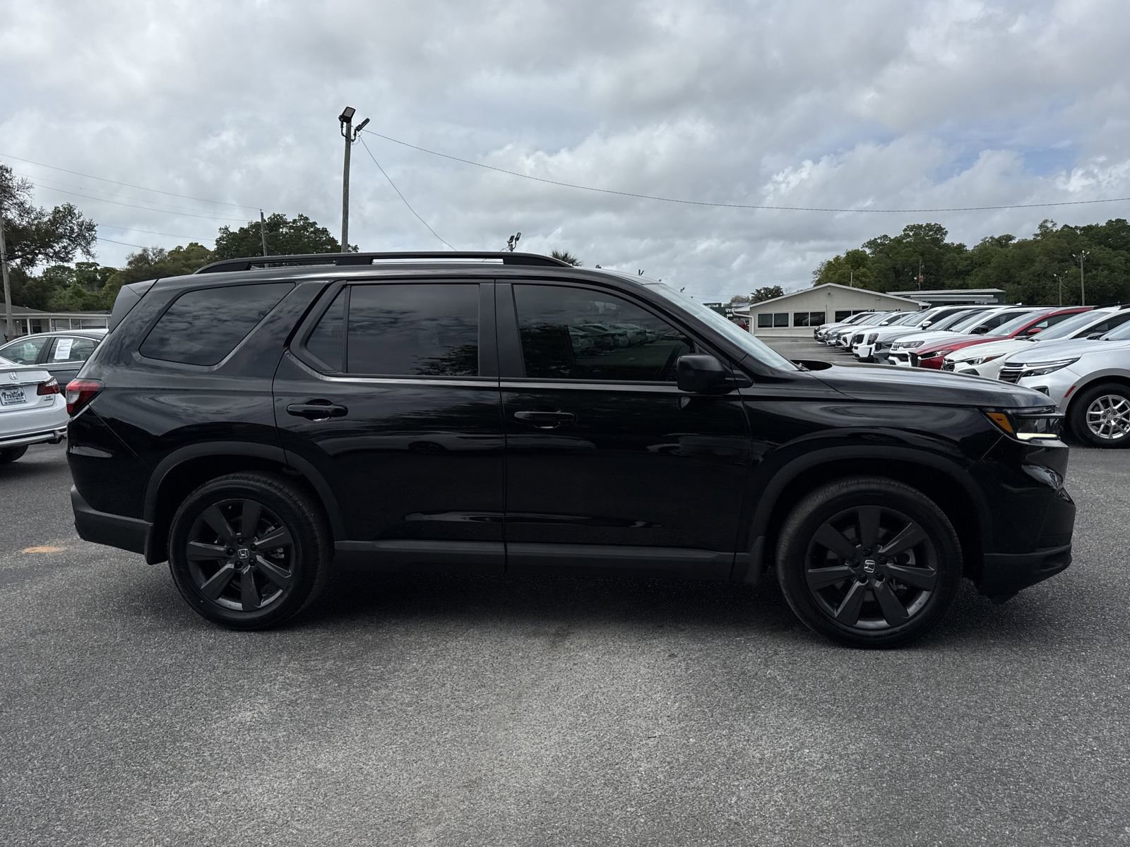 Used 2025 Honda Pilot Sport image 6