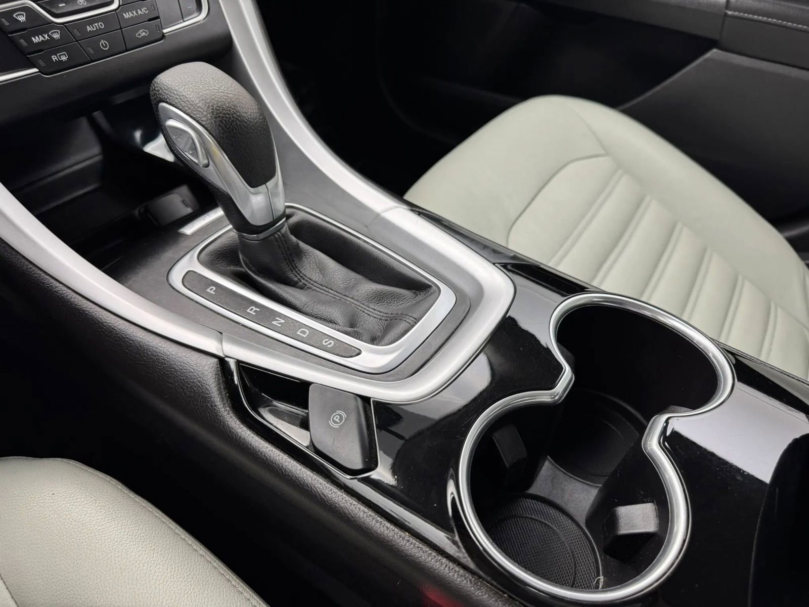 Used 2016 Ford Fusion SE image 21