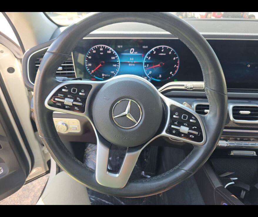 Used 2020 Mercedes-Benz GLE 350 4MATIC w/ Premium Package image 4