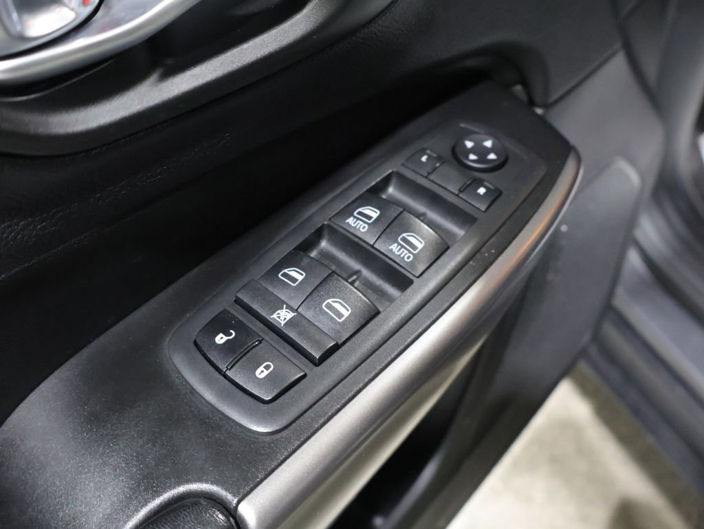 Used 2019 Jeep Cherokee Limited image 13