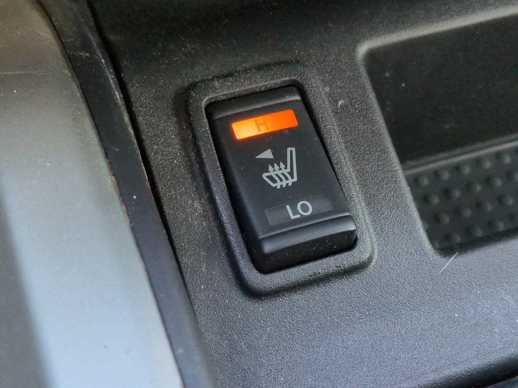 Used 2018 Nissan Titan SV w/ SV Convenience Package RWD image 23