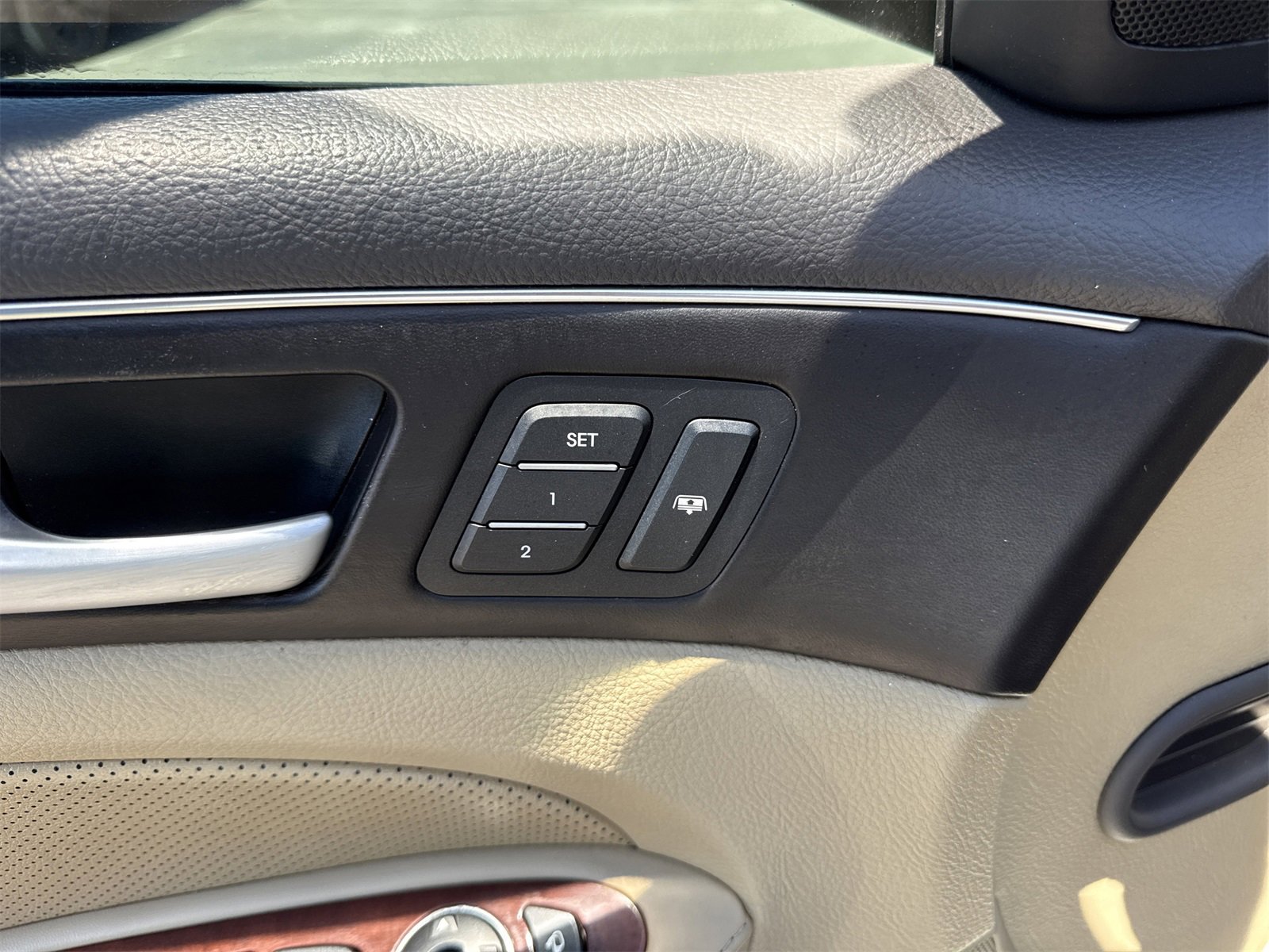 Used 2013 Hyundai Genesis 3.8 w/ Premium Pkg image 20