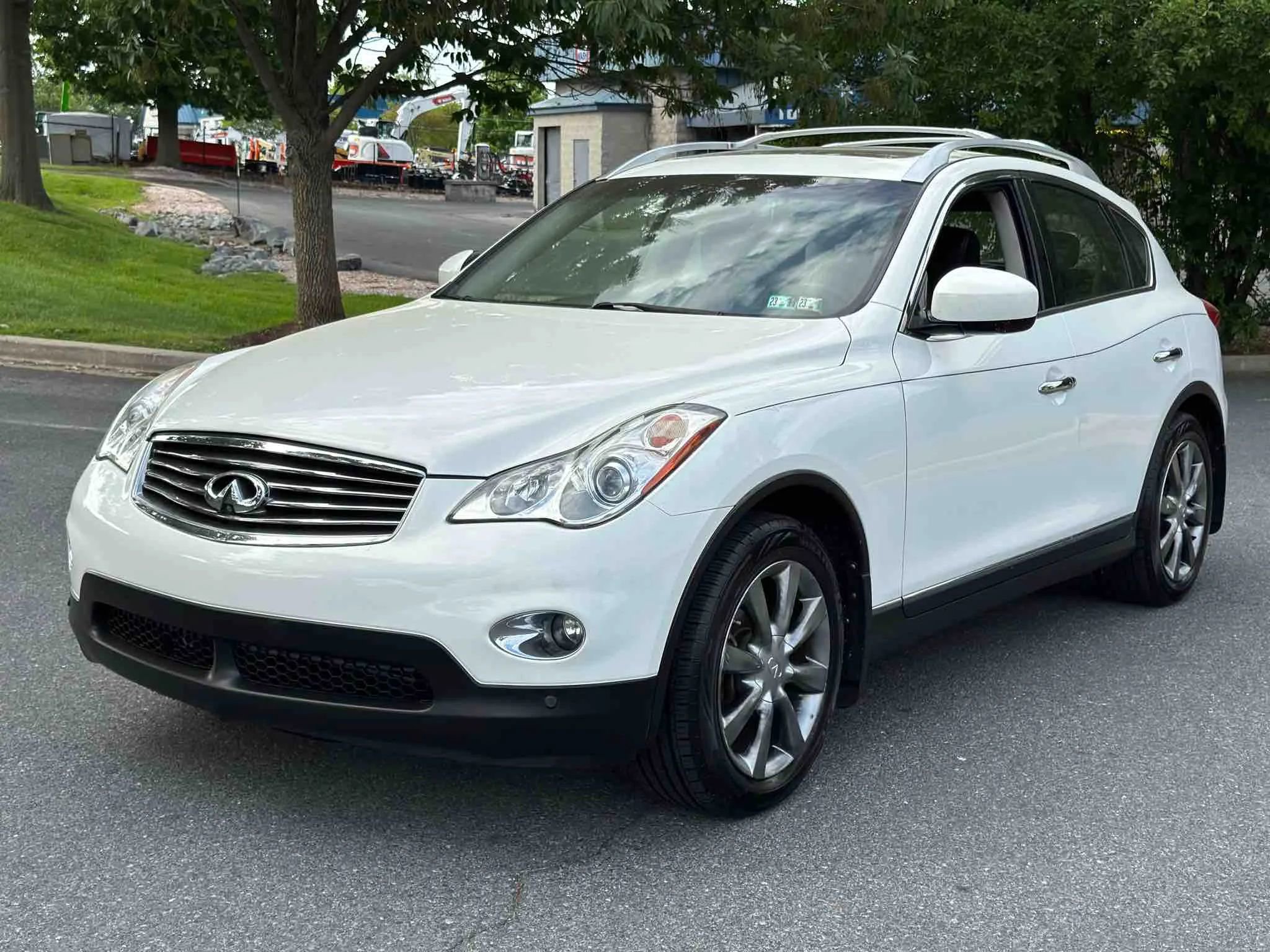 Used 2012 INFINITI EX35 Journey w/ Premium Pkg image 2