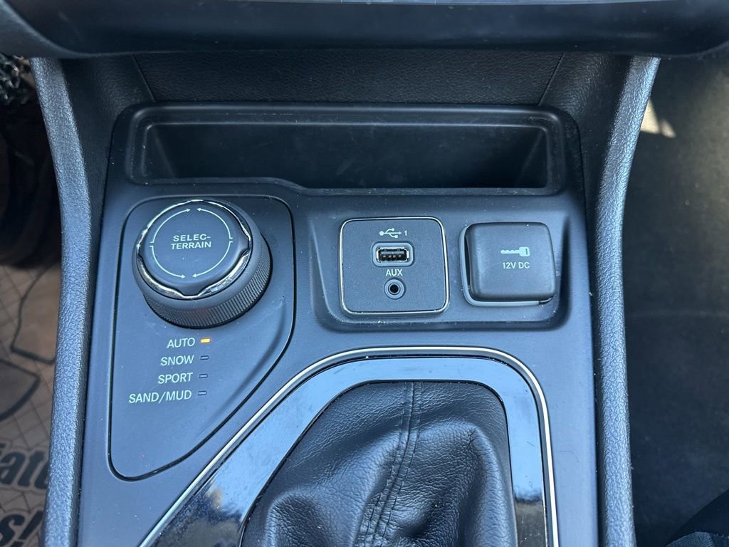 Used 2019 Jeep Cherokee Limited image 21