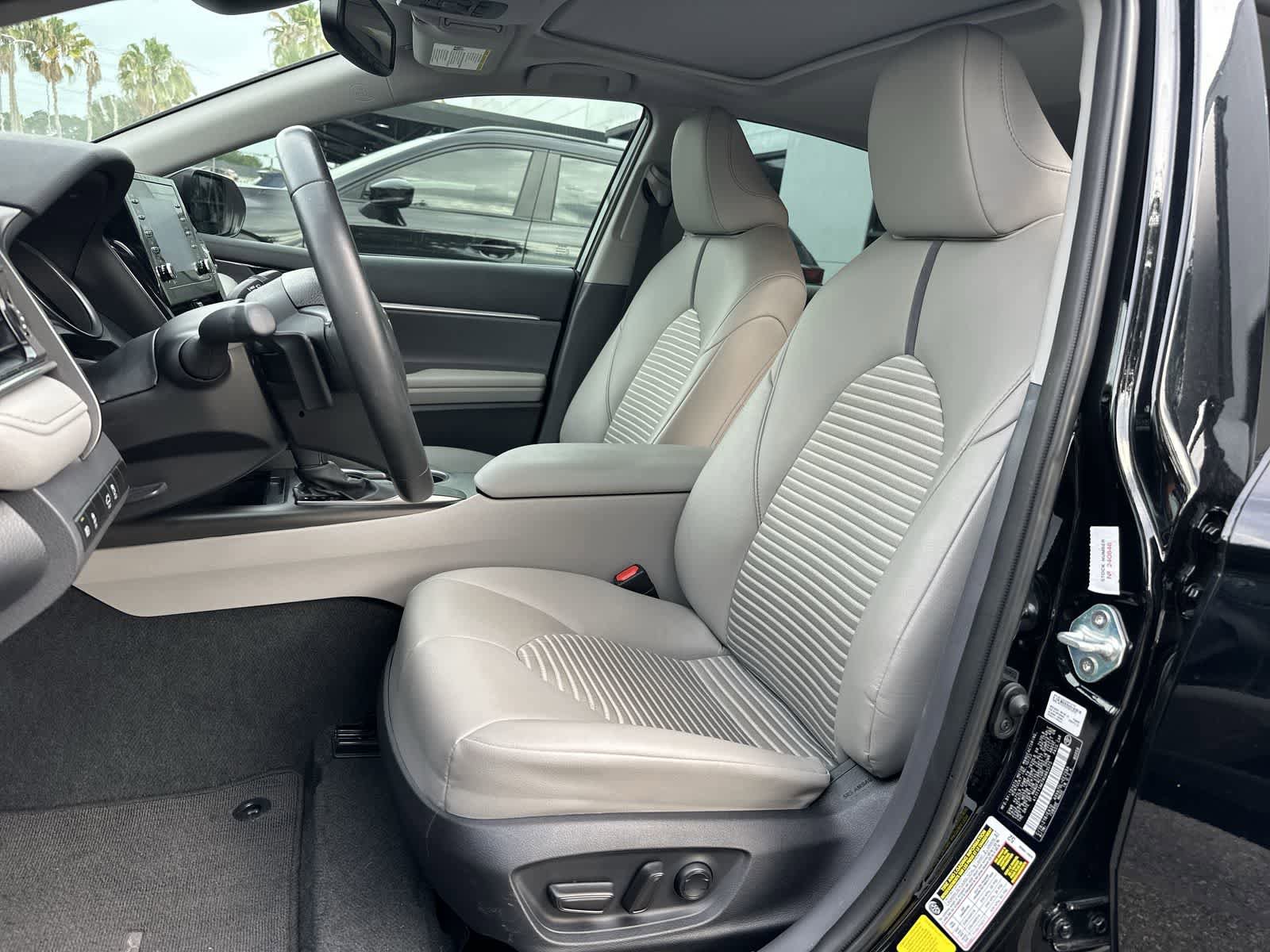 Used 2024 Toyota Camry SE w/ Convenience Package FWD image 3