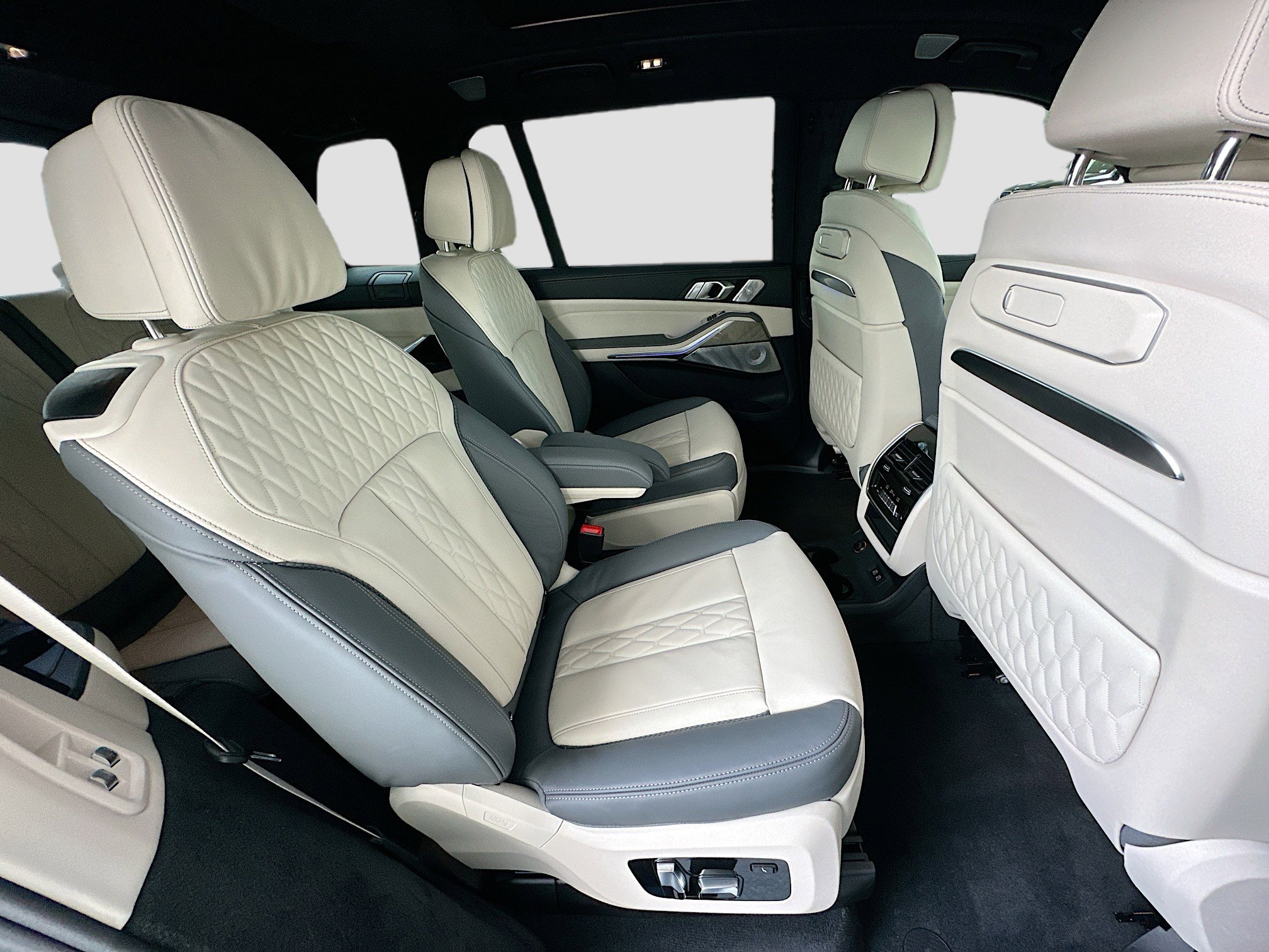 New 2026 BMW ALPINA XB7 image 25