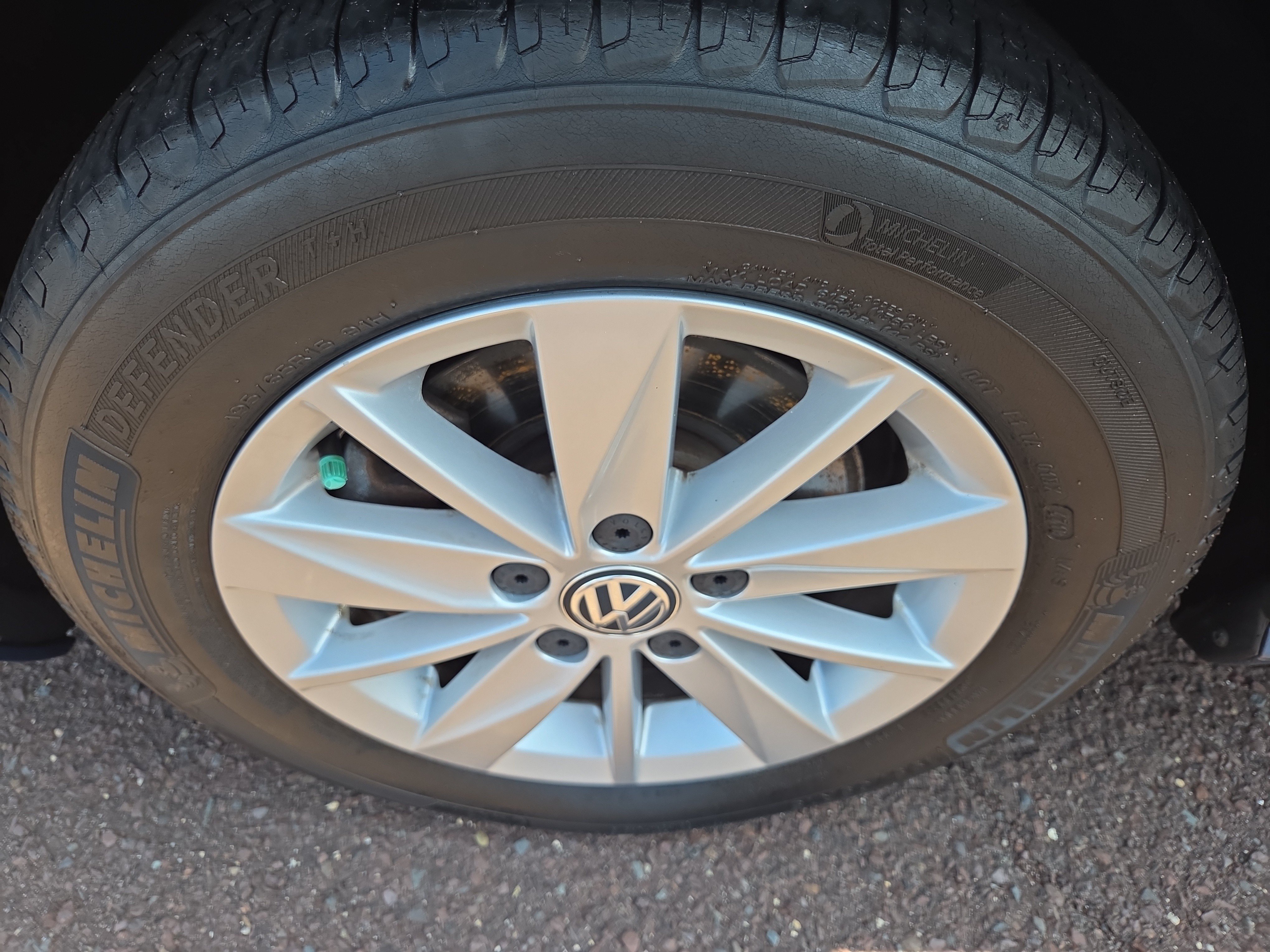 Used 2016 Volkswagen Golf S FWD image 12