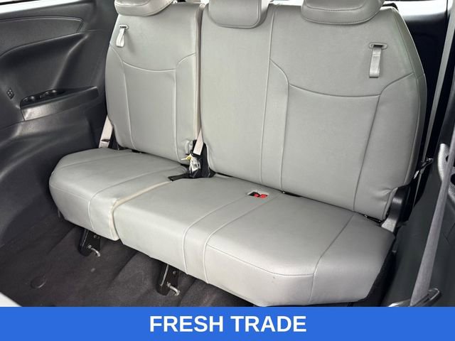 Used 2025 Toyota Sienna XLE image 18