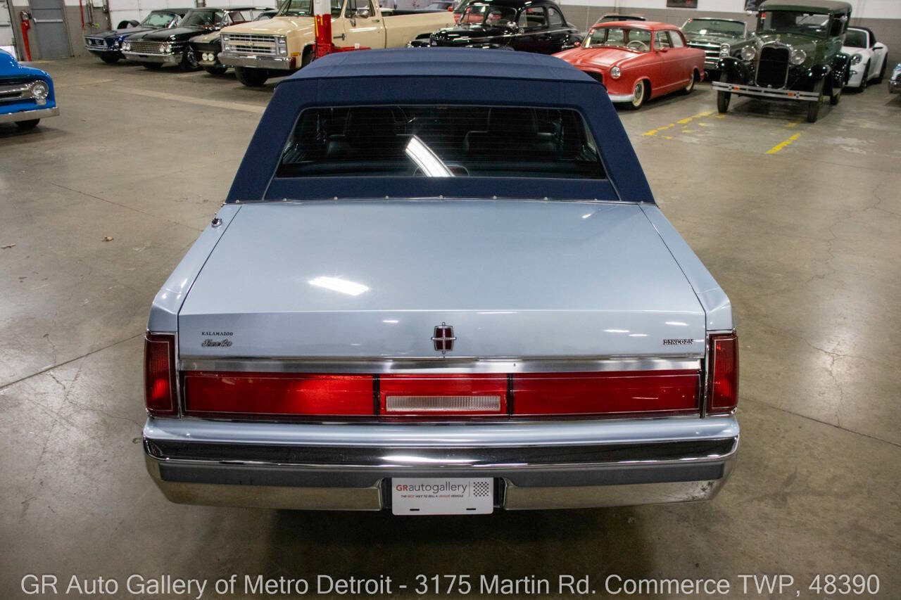 Used 1986 Lincoln Town Car image 5