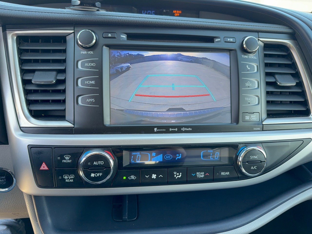 Used 2019 Toyota Highlander XLE AWD/4WD image 24