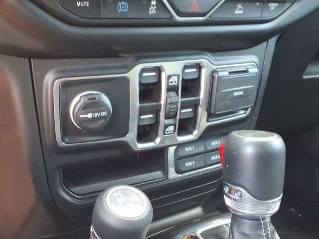 Used 2023 Jeep Wrangler Unlimited Sahara w/ Cold Weather Group AWD/4WD image 17