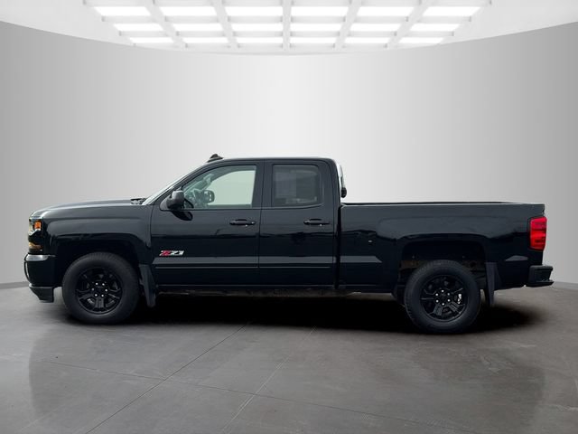 Used 2017 Chevrolet Silverado 1500 LT w/ Midnight Edition AWD/4WD image 4