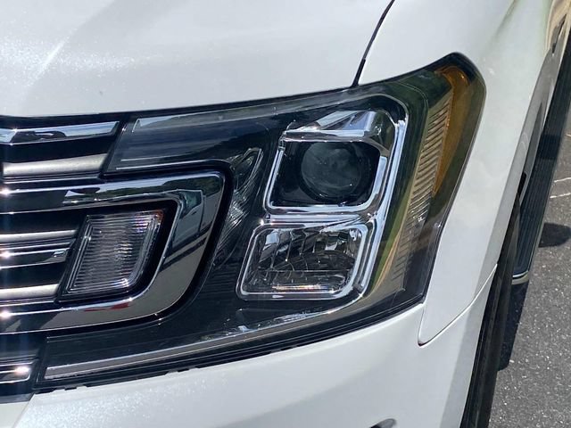 Used 2020 Ford Expedition XLT w/ Equipment Group 202A AWD/4WD image 5