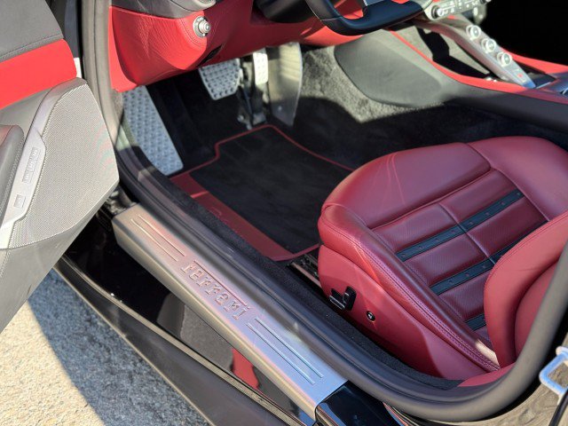 Used 2019 Ferrari Portofino RWD image 14