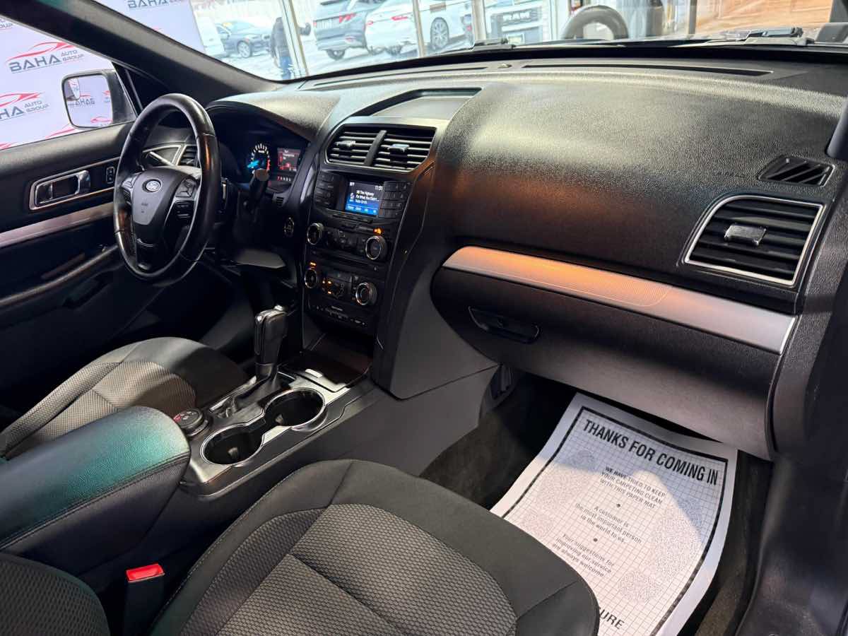 Used 2017 Ford Explorer XLT AWD/4WD image 31