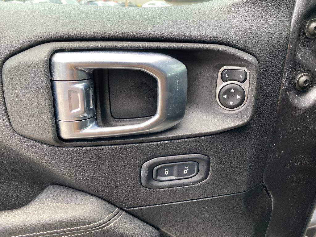 Used 2022 Jeep Wrangler Unlimited Sahara AWD/4WD image 21
