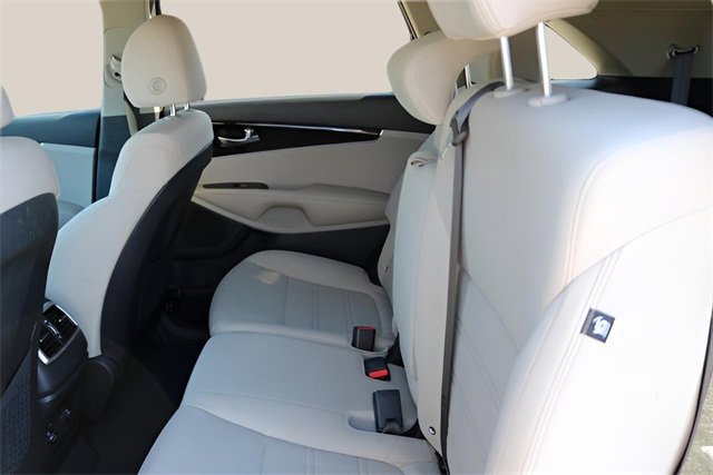 Used 2020 Kia Sorento LX image 15